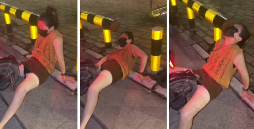 牛逼！广东化州_奇葩少妇当街用逼刹停电瓶车离谱画面真实又离谱！这条街瞬间出名